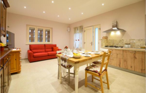 2 Bedroom Stunning Home In Camaiore